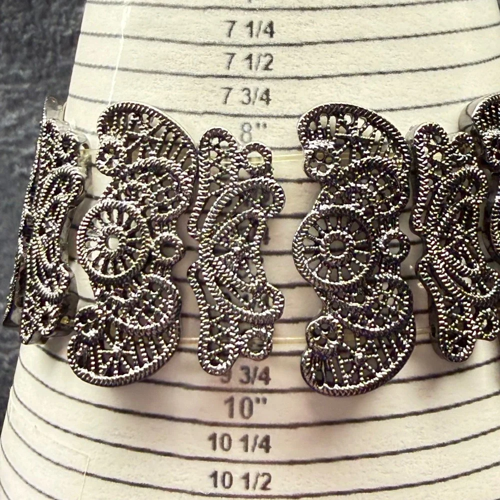 Ornate‎ Filigree Stretch Bracelet Silver Tone Lace Overlay Wide Cuff 9.5 in